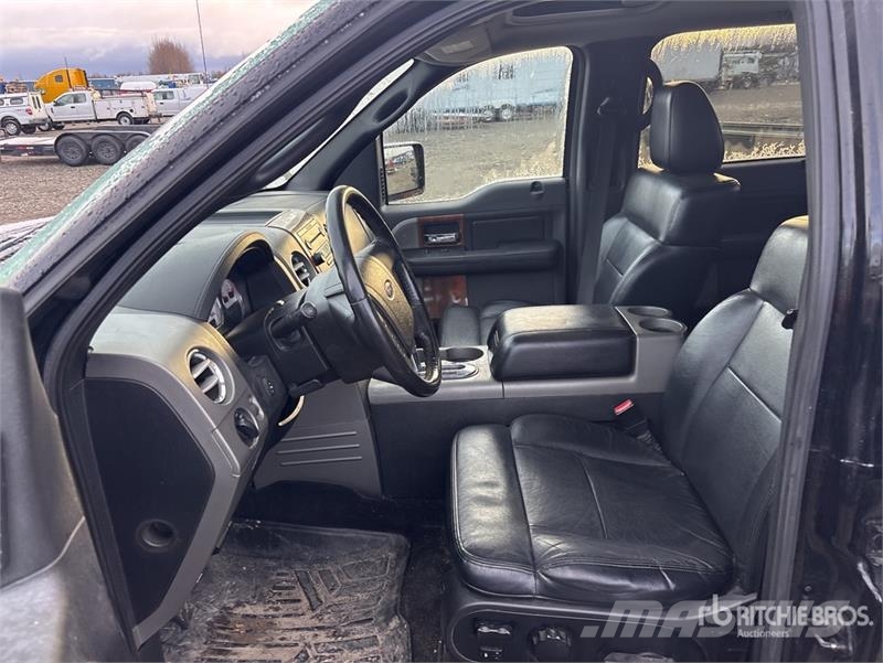 Ford F-150 Lariat 4x4 Crew Cab Pickup Muu
