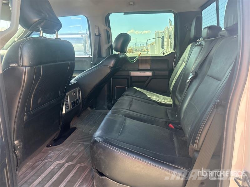 Ford F-150 Lariat 4x4 Crew Cab Pickup Kita