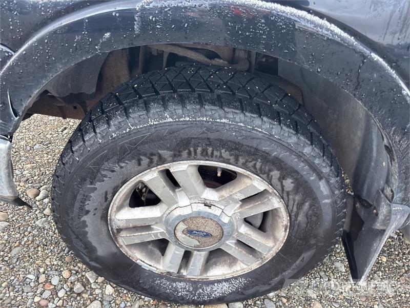 Ford F-150 Lariat 4x4 Crew Cab Pickup Muu