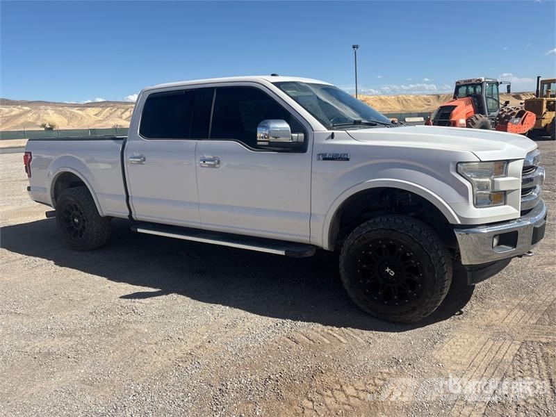 Ford F-150 Lariat 4x4 Crew Cab Pickup Kita