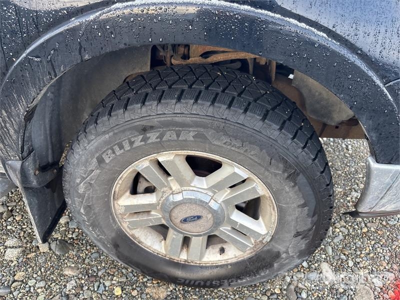 Ford F-150 Lariat 4x4 Crew Cab Pickup Muu