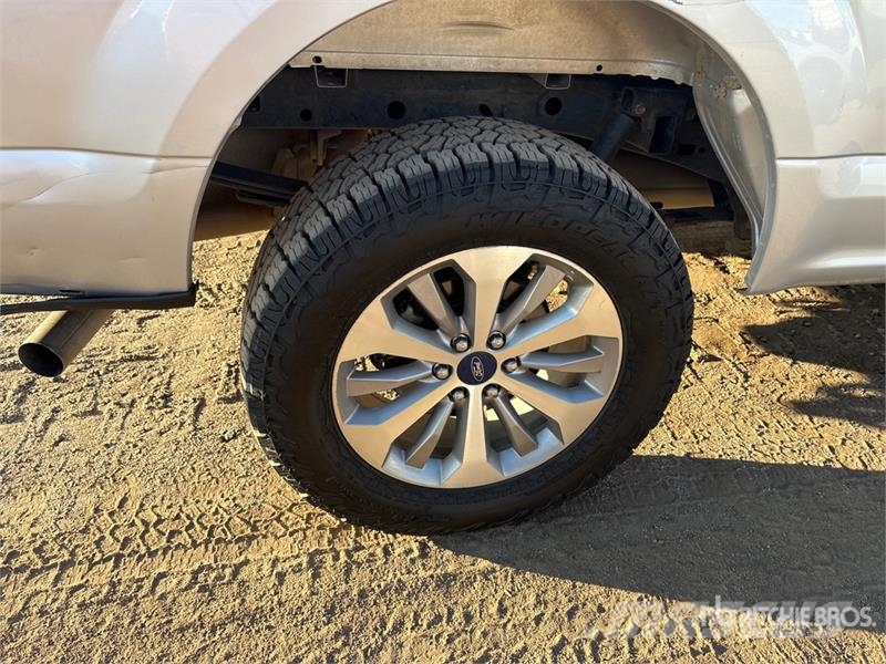 Ford F-150 STX 4x4 Crew Cab Pickup Drugi