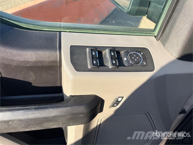 Ford F-150 STX 4x4 Crew Cab Pickup Drugi