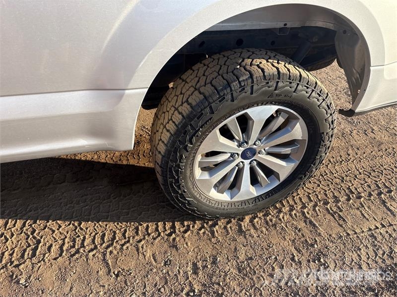 Ford F-150 STX 4x4 Crew Cab Pickup Drugi