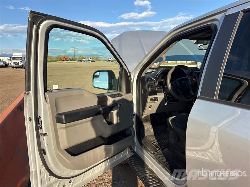Ford F-150 STX 4x4 Crew Cab Pickup Drugi