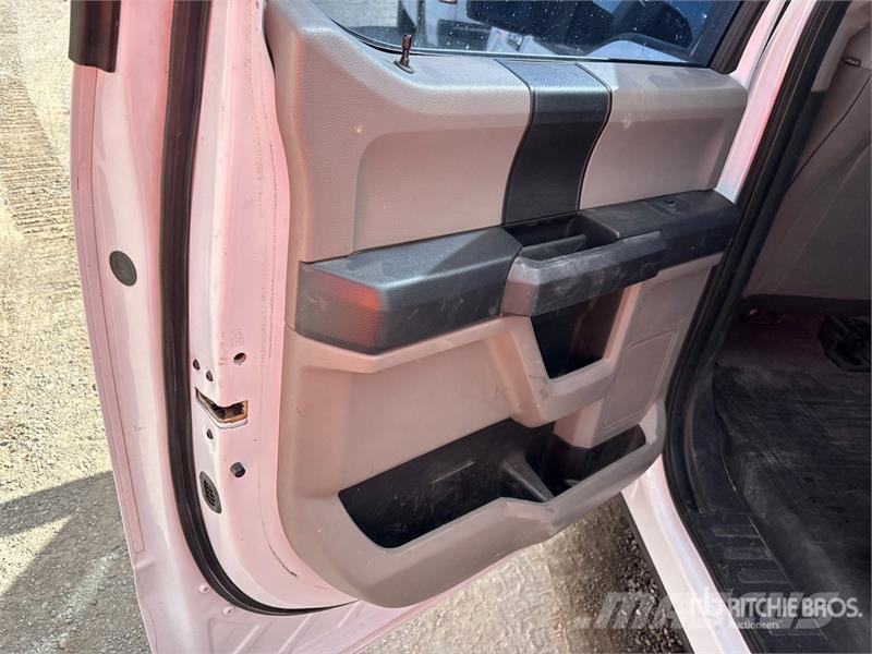 Ford F-150 XL 4x2 Crew Cab Pickup Andere Transporter