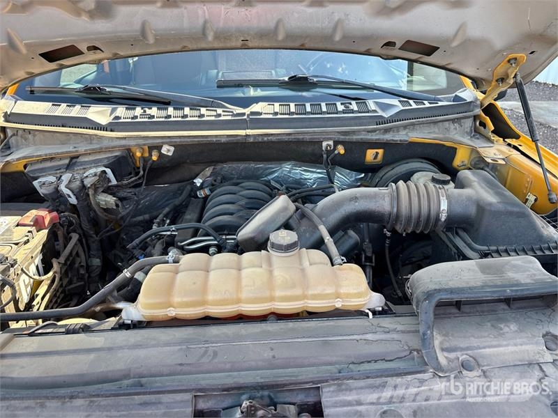 Ford F-150 XL 4x2 Crew Cab Pickup Muu