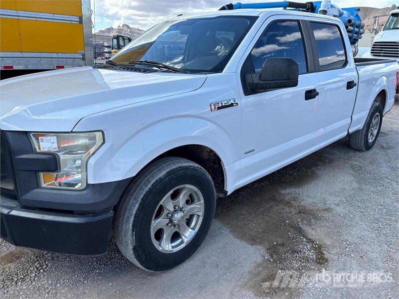 Ford F-150 XL 4x2 Crew Cab Pickup Andere Transporter