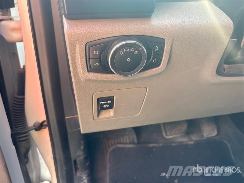 Ford F-150 XL 4x2 Crew Cab Pickup 其他