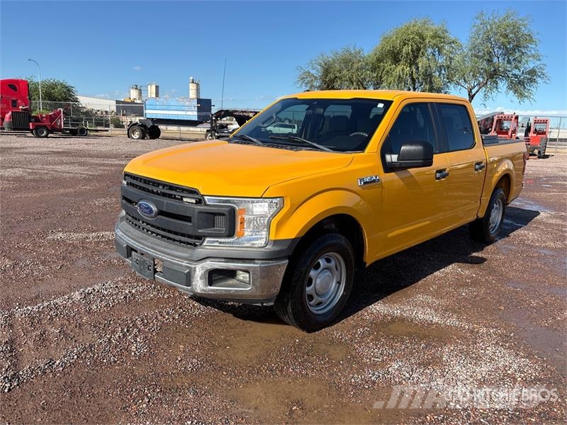Ford F-150 XL 4x2 Crew Cab Pickup Muu