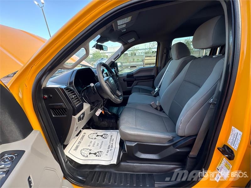 Ford F-150 XL 4x2 Crew Cab Pickup Muu