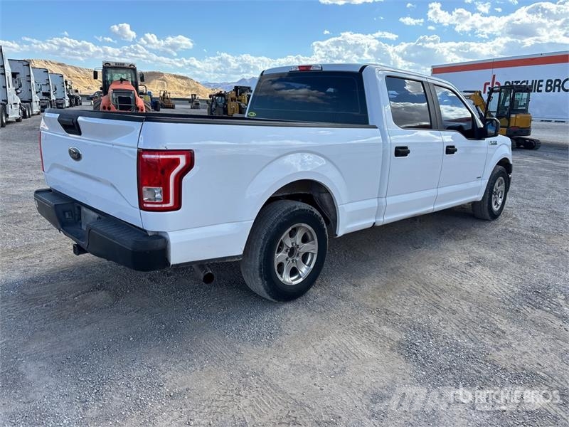 Ford F-150 XL 4x2 Crew Cab Pickup Andere Transporter