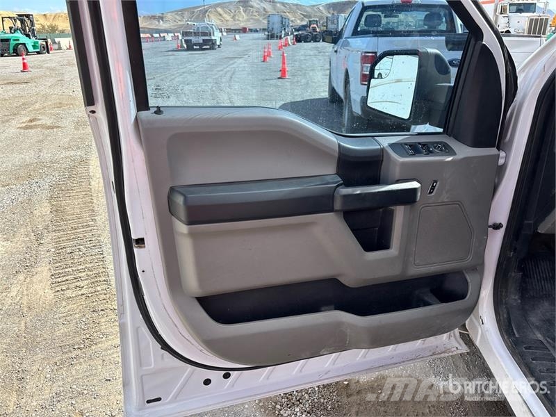 Ford F-150 XL 4x2 Crew Cab Pickup Andere Transporter