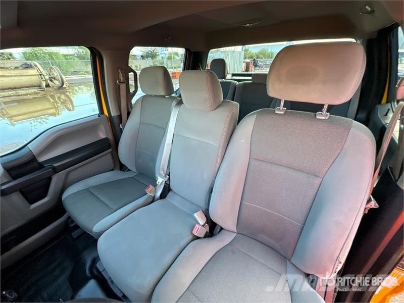 Ford F-150 XL 4x2 Crew Cab Pickup Muu