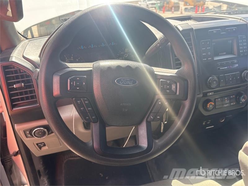 Ford F-150 XL 4x2 Crew Cab Pickup 其他