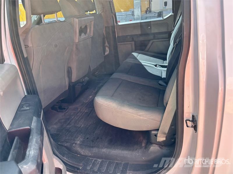 Ford F-150 XL 4x2 Crew Cab Pickup Andere Transporter
