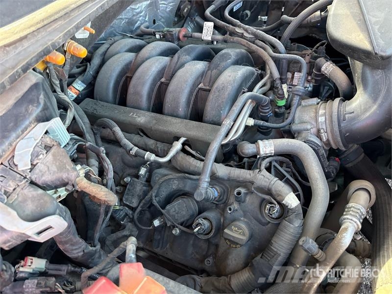 Ford F-150 XL 4x2 Crew Cab Pickup Muu