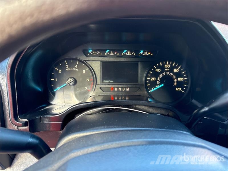 Ford F-150 XL 4x2 Crew Cab Pickup Muu