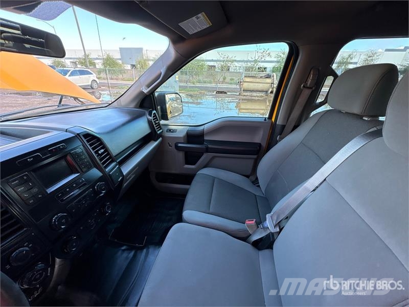 Ford F-150 XL 4x2 Crew Cab Pickup Muu