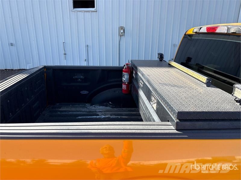 Ford F-150 XL 4x2 Crew Cab Pickup Muu