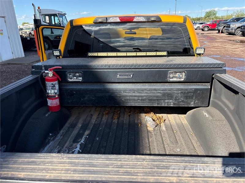 Ford F-150 XL 4x2 Crew Cab Pickup Muu