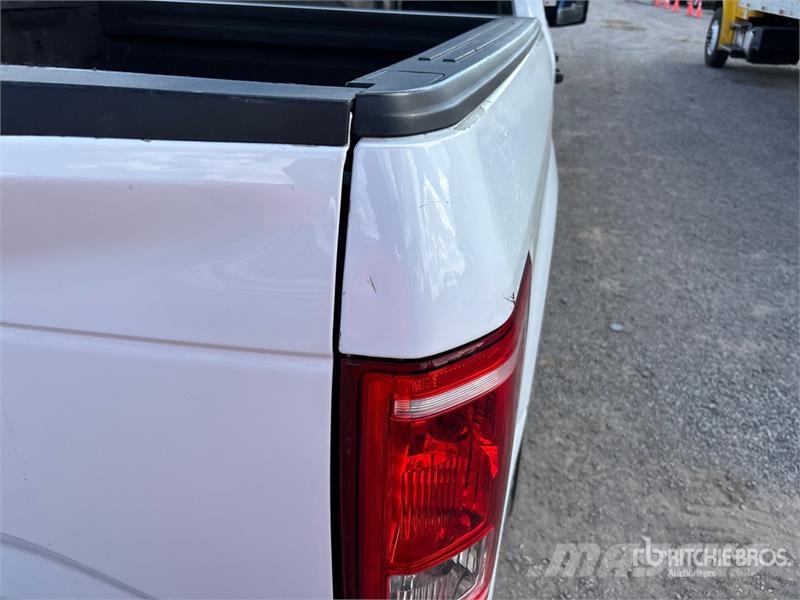 Ford F-150 XL 4x2 Crew Cab Pickup Andere Transporter