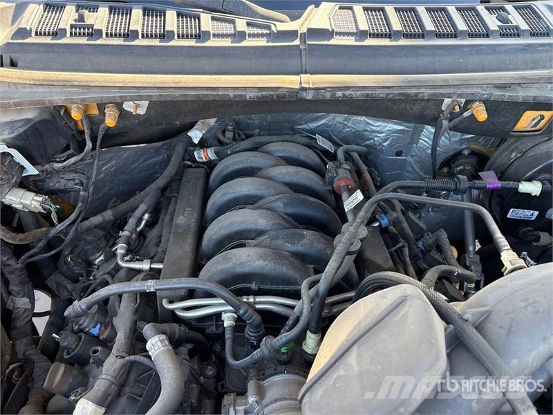 Ford F-150 XL 4x2 Crew Cab Pickup Muu