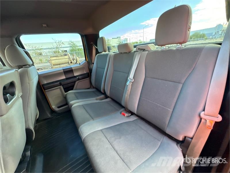 Ford F-150 XL 4x2 Crew Cab Pickup Muu