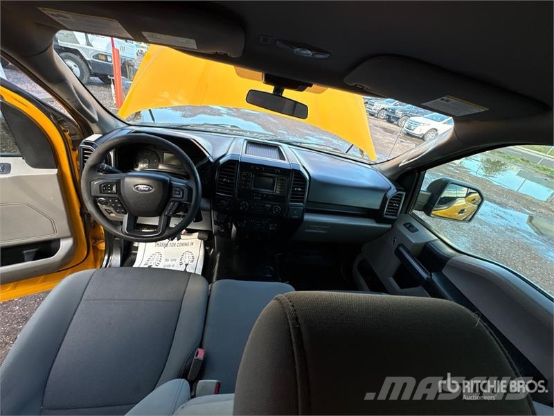 Ford F-150 XL 4x2 Crew Cab Pickup Muu