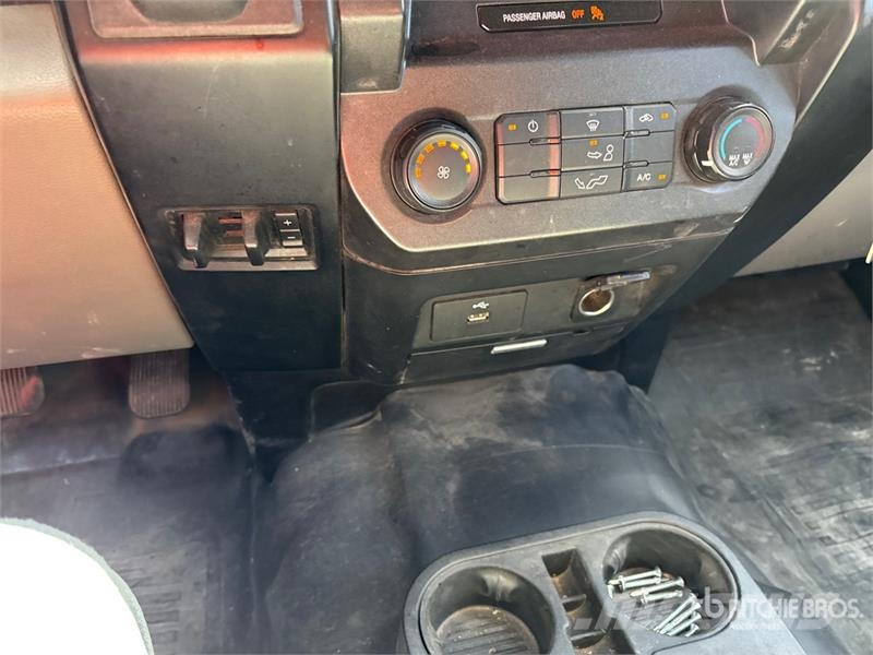 Ford F-150 XL 4x2 Crew Cab Pickup Andere Transporter