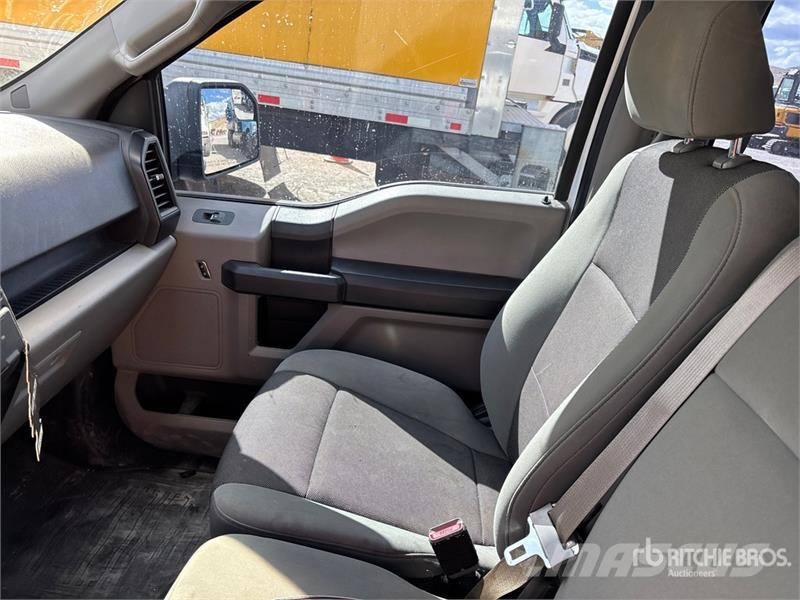 Ford F-150 XL 4x2 Crew Cab Pickup Andere Transporter