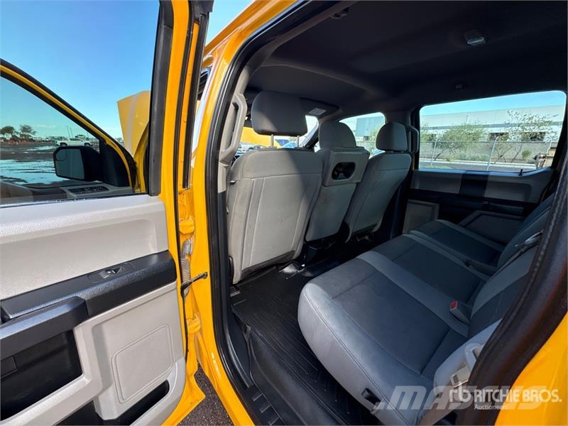 Ford F-150 XL 4x2 Crew Cab Pickup Muu