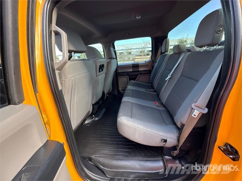 Ford F-150 XL 4x2 Crew Cab Pickup Muu