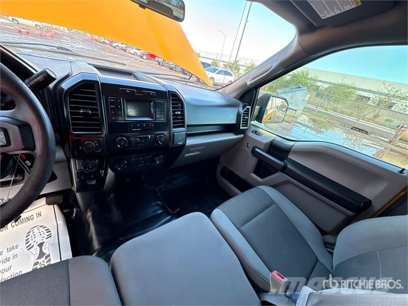 Ford F-150 XL 4x2 Crew Cab Pickup Muu