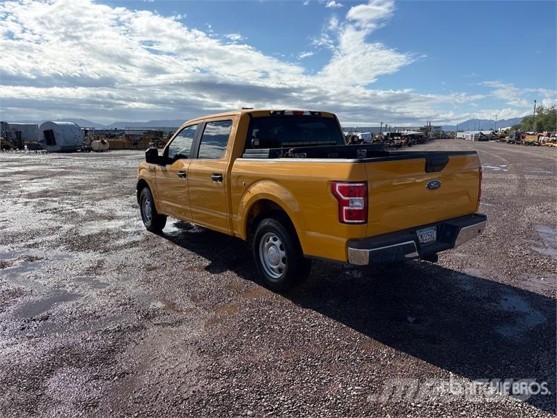 Ford F-150 XL 4x2 Crew Cab Pickup Muu