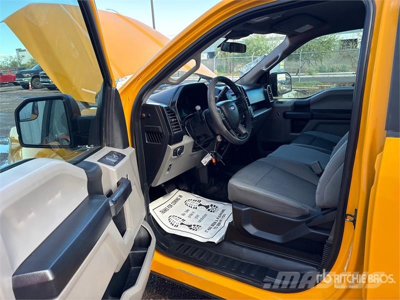 Ford F-150 XL 4x2 Crew Cab Pickup Muu