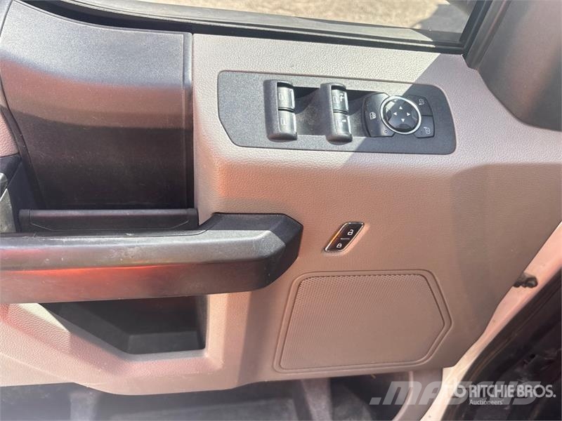 Ford F-150 XL 4x2 Crew Cab Pickup 其他