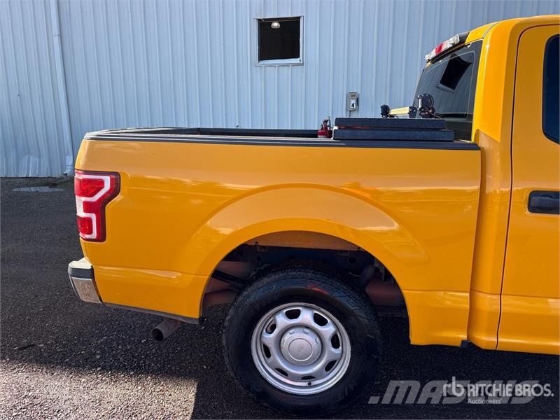 Ford F-150 XL 4x2 Crew Cab Pickup Muu