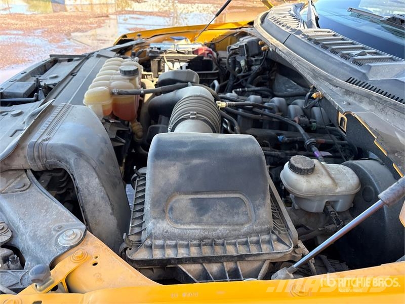 Ford F-150 XL 4x2 Crew Cab Pickup Muu