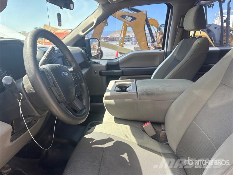 Ford F-150 XL 4x2 Crew Cab Pickup 其他
