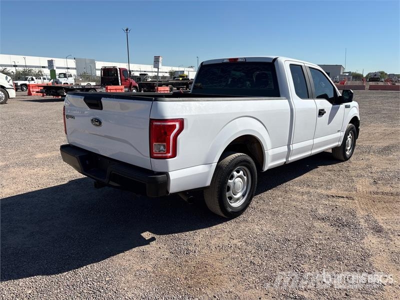 Ford F-150 XL 4x2 Extended Cab Pickup Otros
