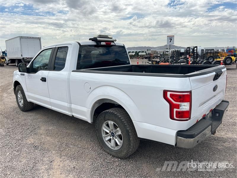 Ford F-150 XL 4x2 Extended Cab Pickup Další