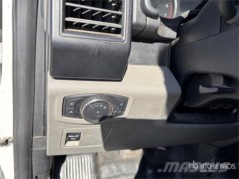 Ford F-150 XL 4x2 Extended Cab Pickup 其他