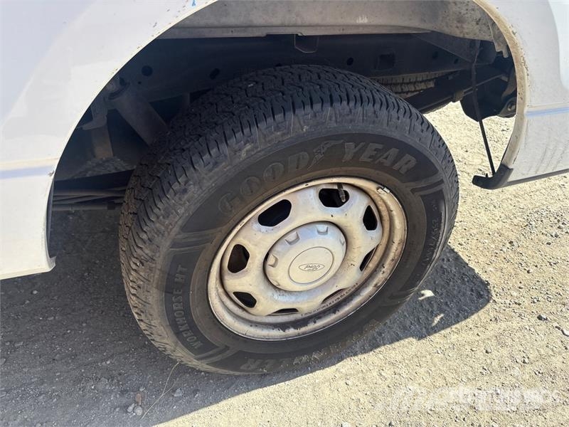 Ford F-150 XL 4x2 Extended Cab Pickup 其他