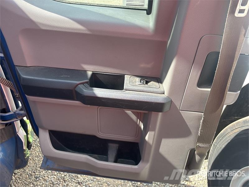 Ford F-150 XL 4x2 Extended Cab Pickup Další