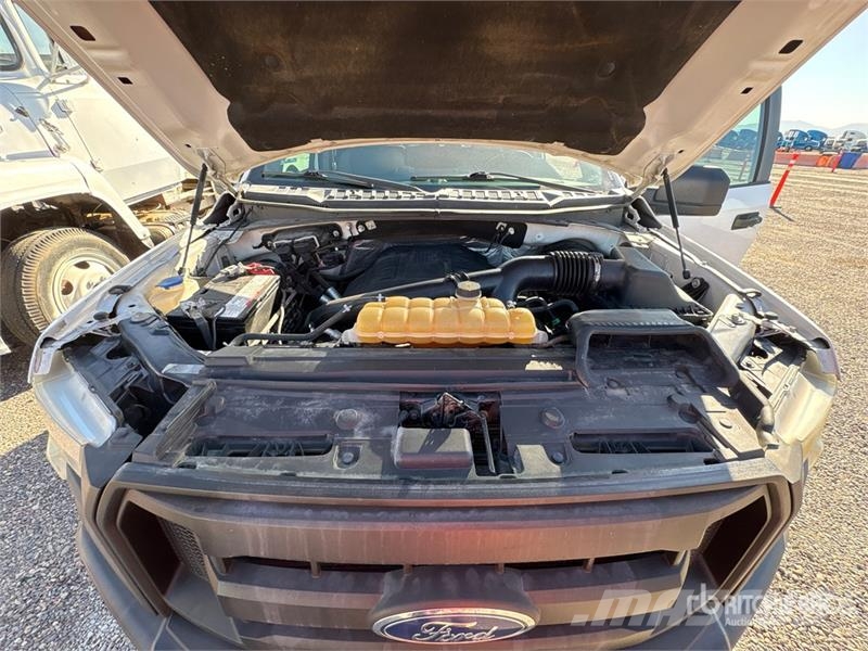 Ford F-150 XL 4x2 Extended Cab Pickup Otros