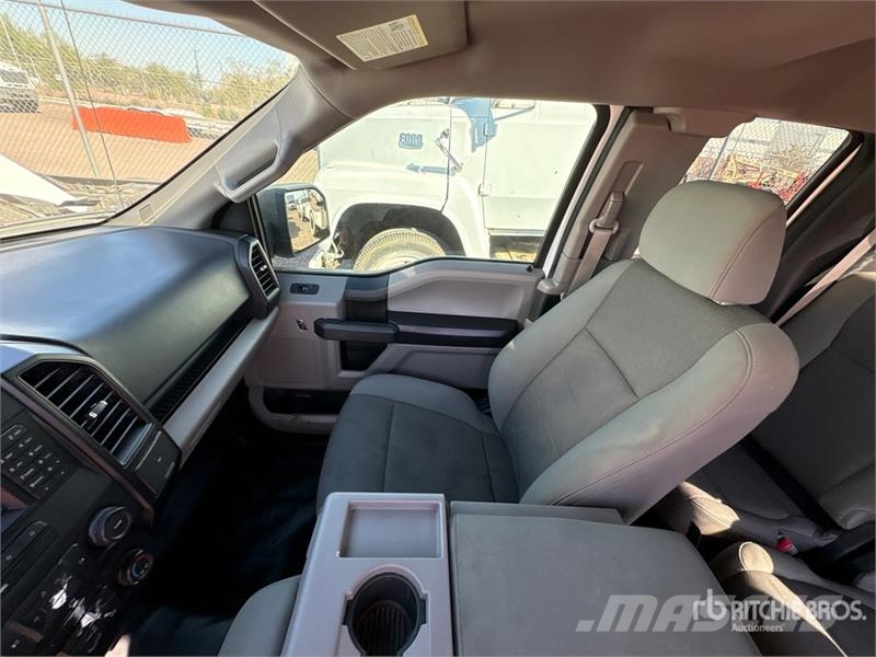 Ford F-150 XL 4x2 Extended Cab Pickup Otros