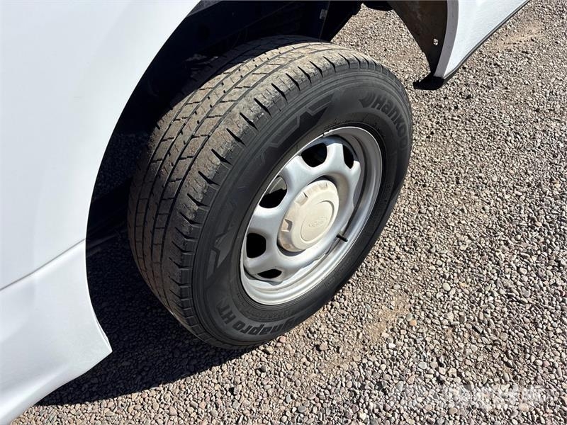 Ford F-150 XL 4x2 Extended Cab Pickup Otros