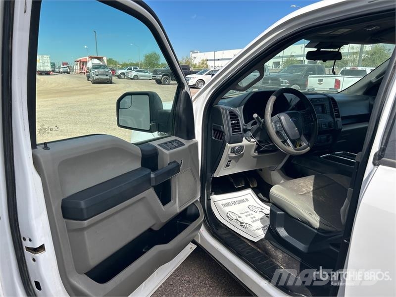 Ford F-150 XL 4x2 Extended Cab Pickup Další