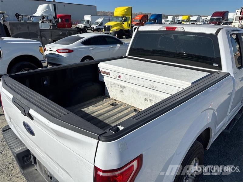 Ford F-150 XL 4x2 Extended Cab Pickup 其他